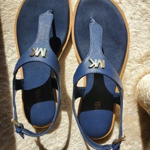 Michael korse. Flat sandal. Size 6,36